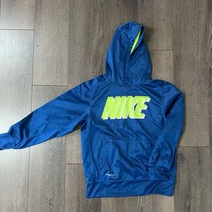 BOYS NIKE Size M Pull over HOODIE Therma-Fit